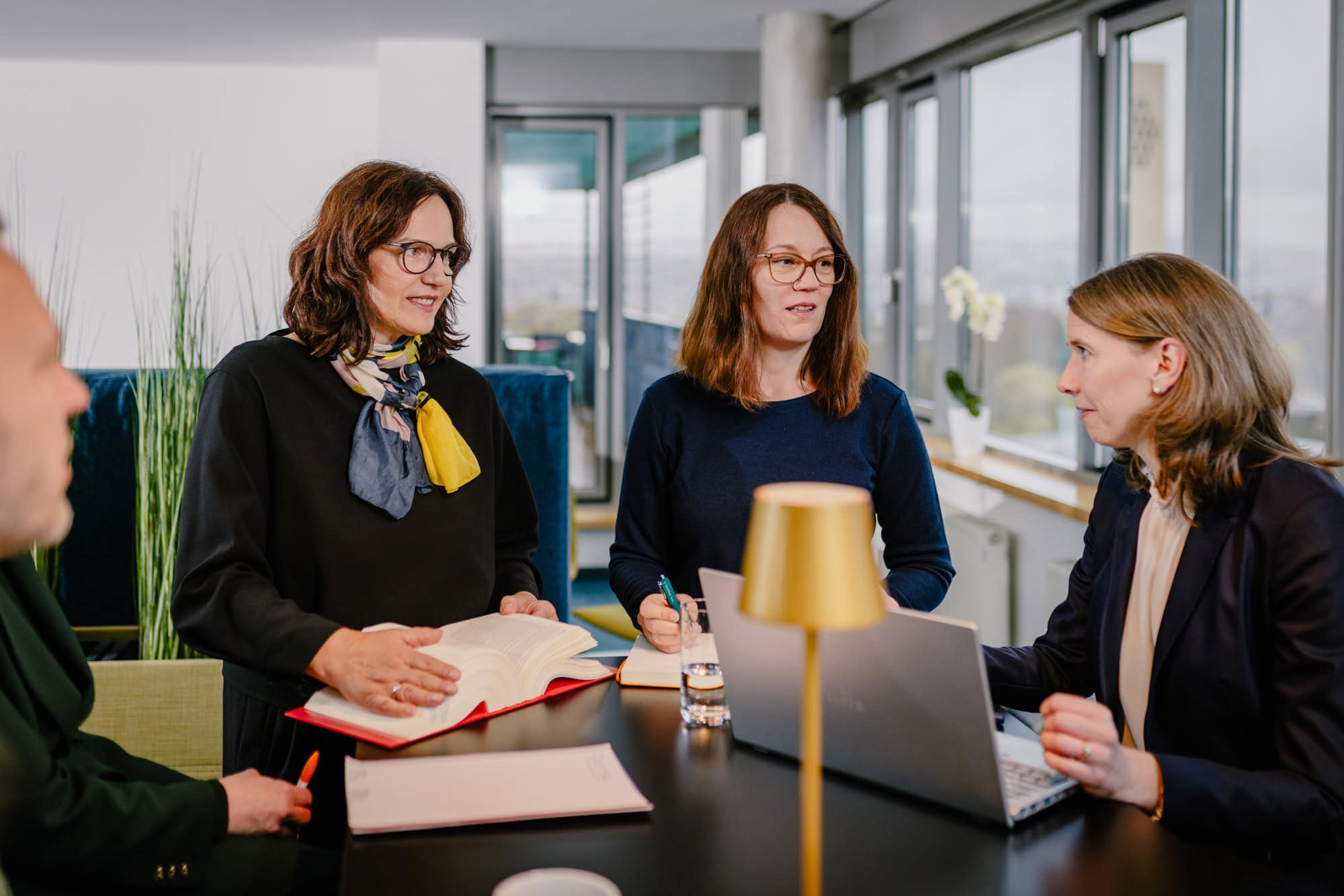 Foto einer Besprechungssituation in einer Steuerberatungskanzlei