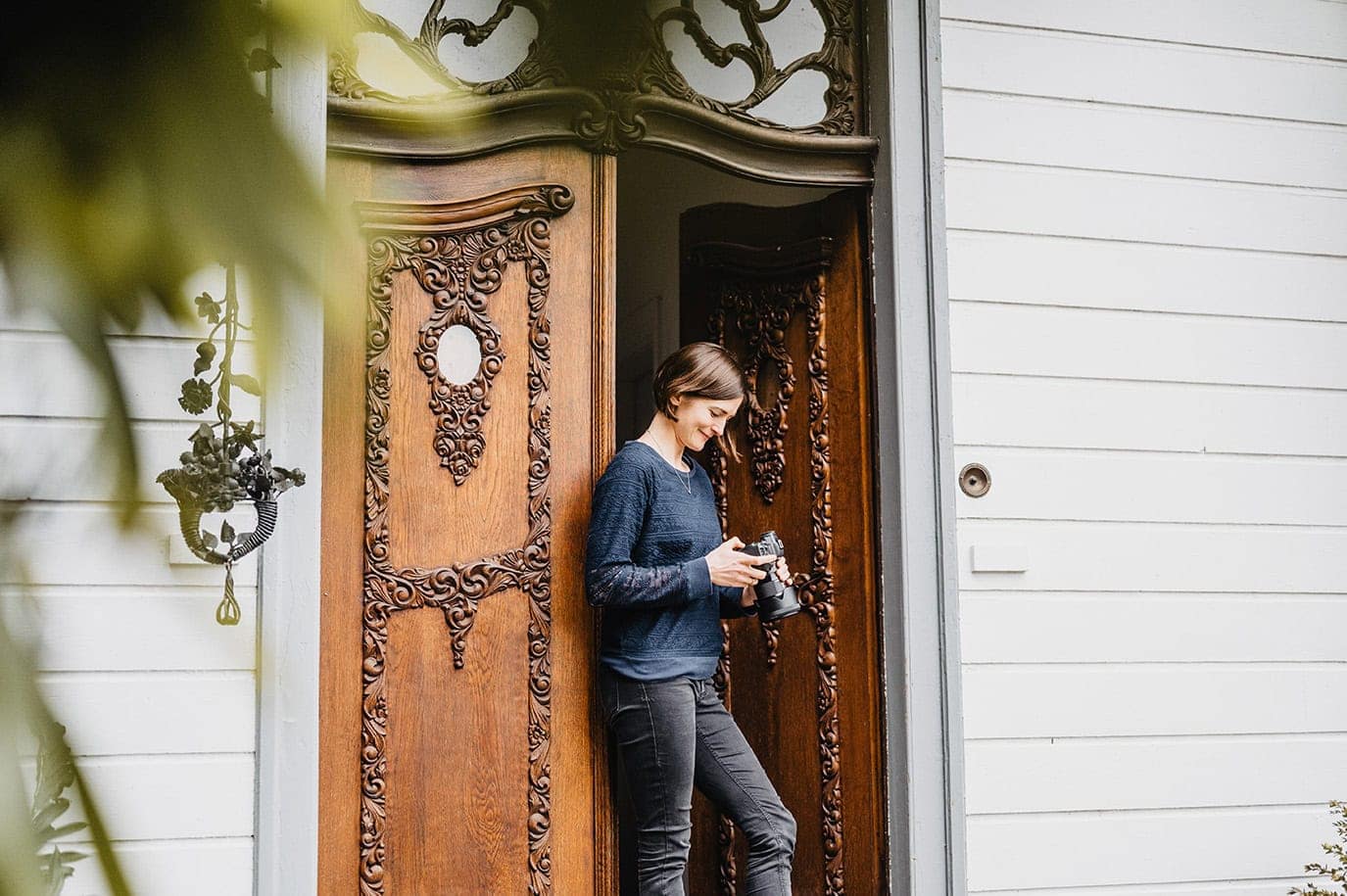 Miriam Castle-Weiss im Arbeitsalltag vor Ort bei einem Unternehmen