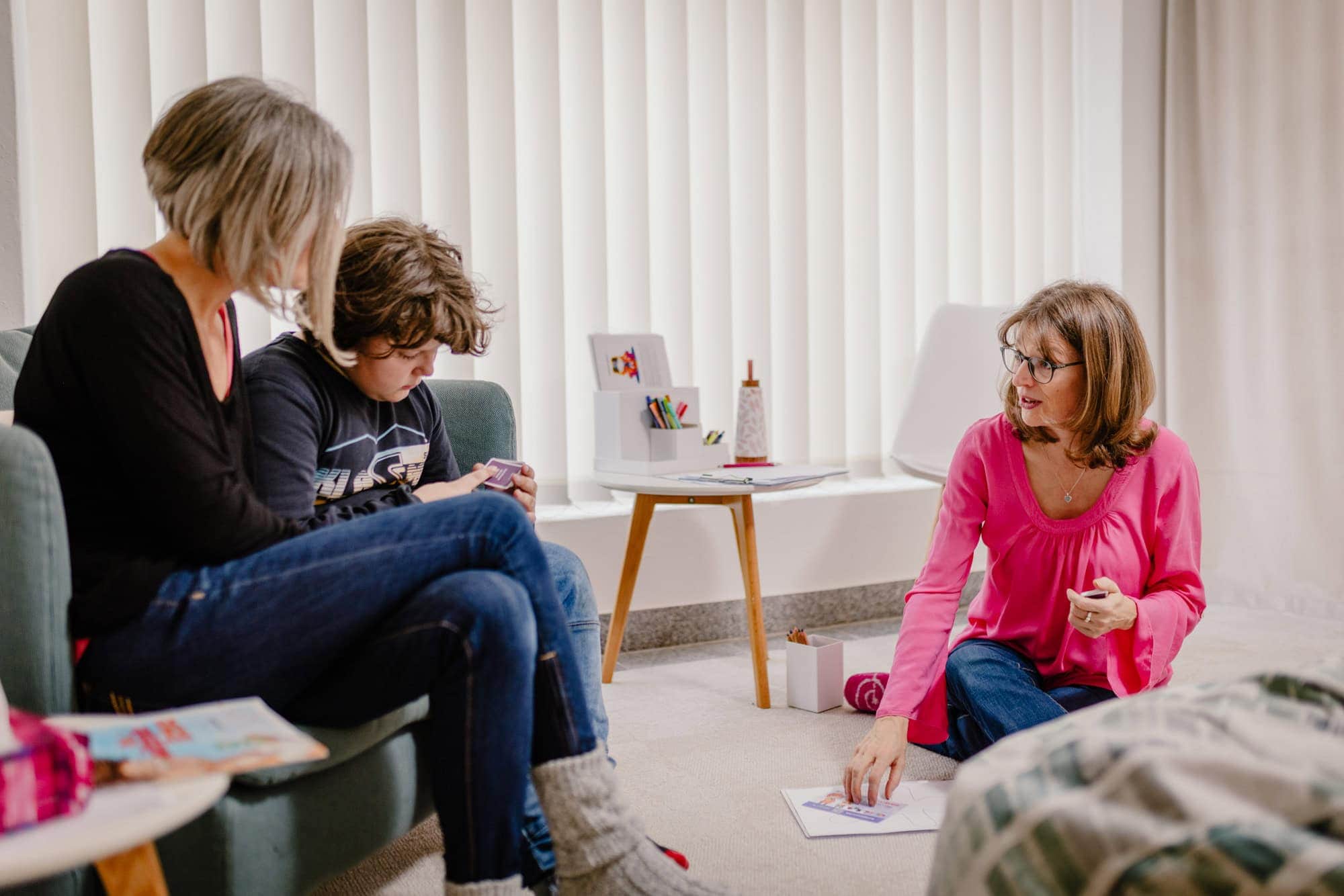 Coachinggespräch mit Kind und Begleitperson in einer Praxis für Kinder- und Jugendcoaching in Eppstein