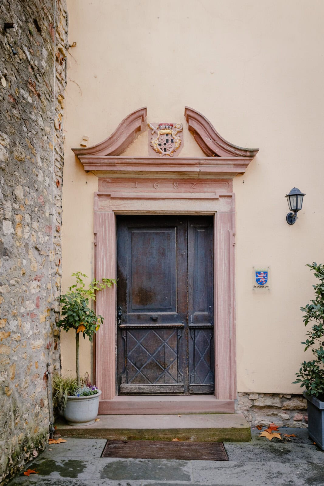 Eingang zum Trausaal der Kurfürstlichen Burg in Eltville am Rhein