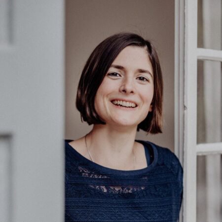 Miriam Castle-Weiss – Porträtfoto der Hochzeitsfotografin auf ihrer Webseite aus Eppstein